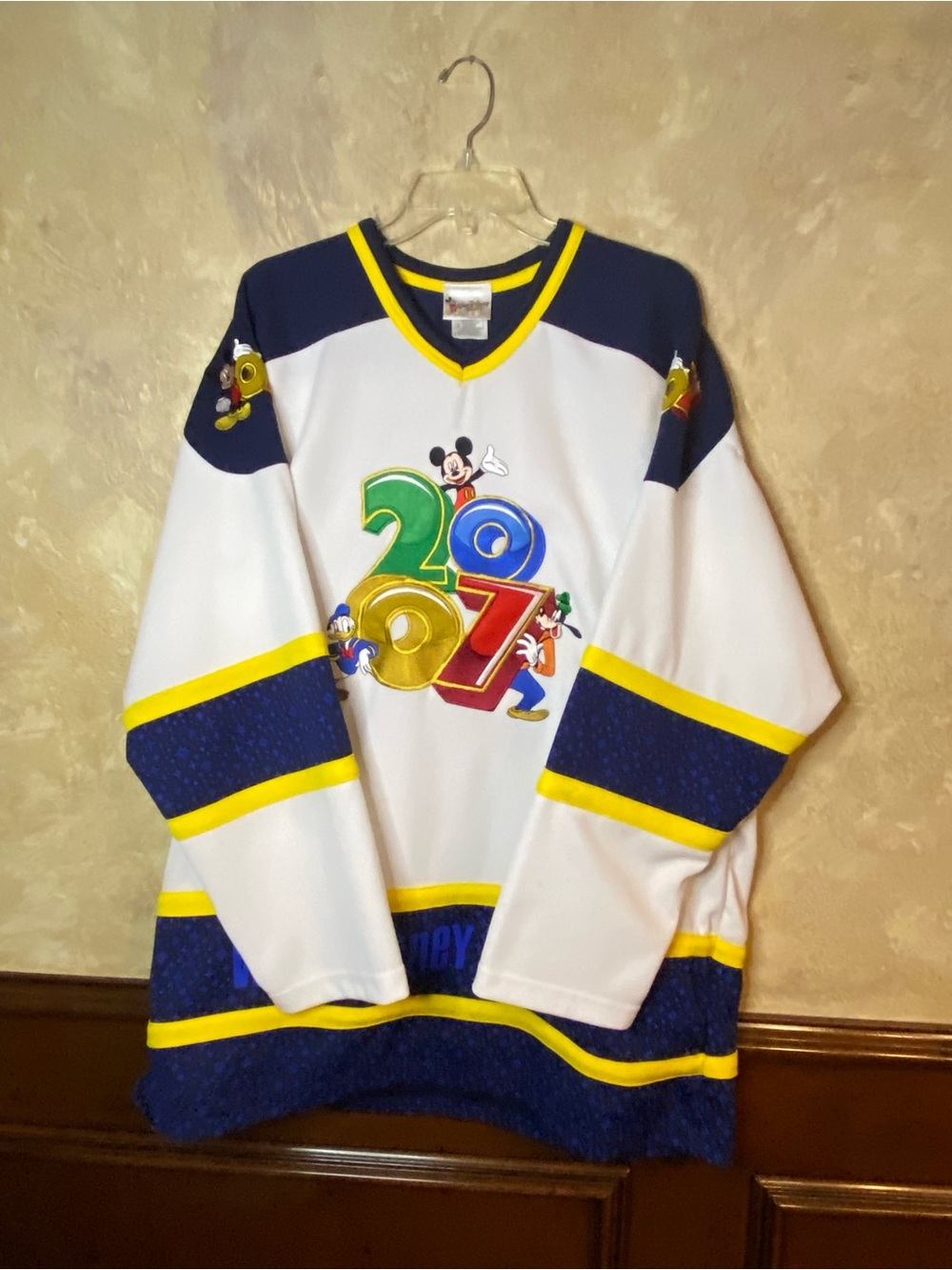 Walt Disney World 2007 Hockey Jersey - XL - Mickey Donald Goofy White Navy